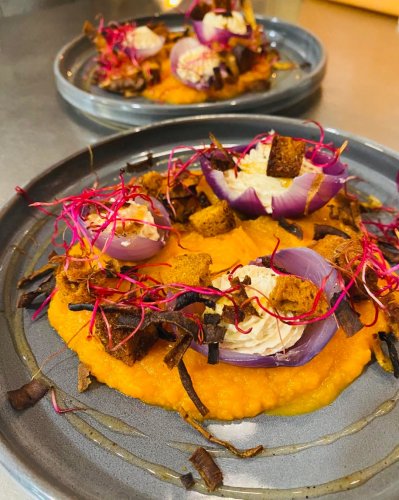 Carousel post from miditreizepontarlier.