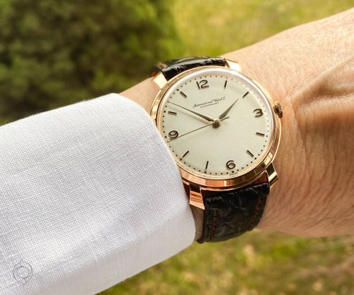 Carousel post from schoenesammleruhren.