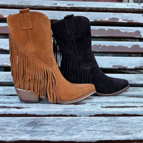 Carousel post from almareafootwear.