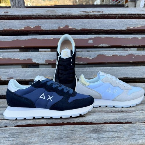 Carousel post from almareafootwear.