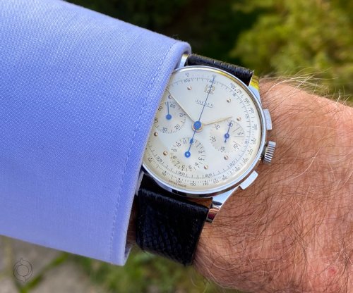 Carousel post from schoenesammleruhren.