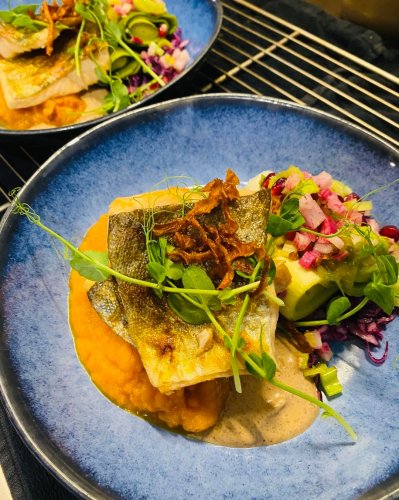 Carousel post from miditreizepontarlier.