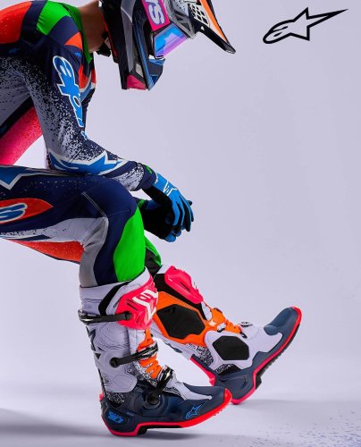 Photo post from motomax.