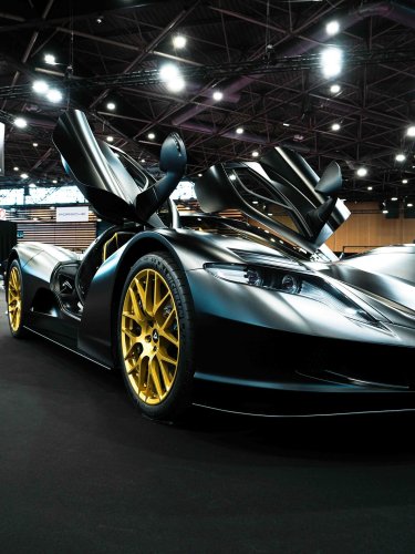 Carousel post from salonautolyon.