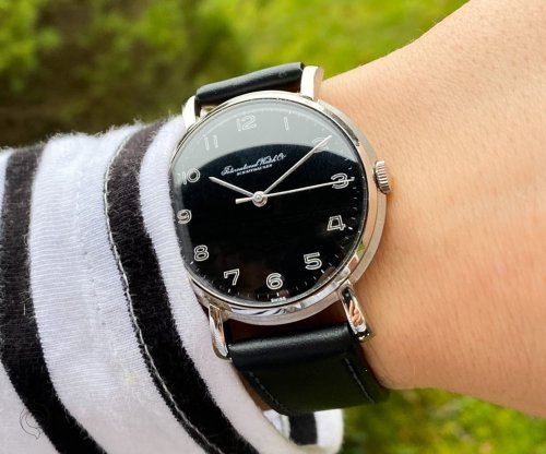 Carousel post from schoenesammleruhren.