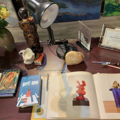 Carousel post from dc.artgallery.