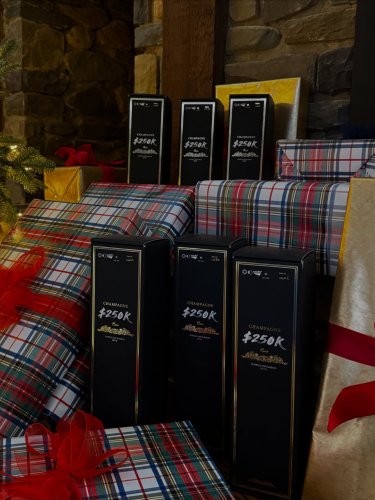 Carousel post from clubdvin.