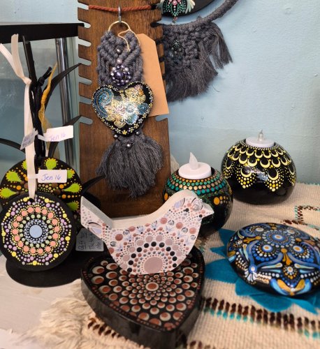 Carousel post from niftygiftynorfolk.