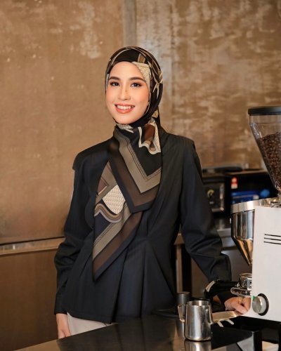 Carousel post from galeriariani.