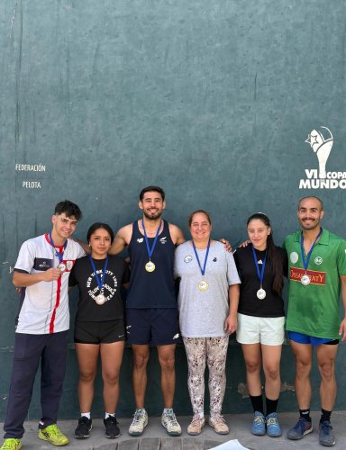 Carousel post from pelotavascachile.