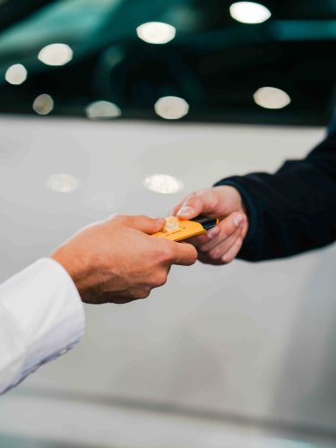 Carousel post from salonautolyon.