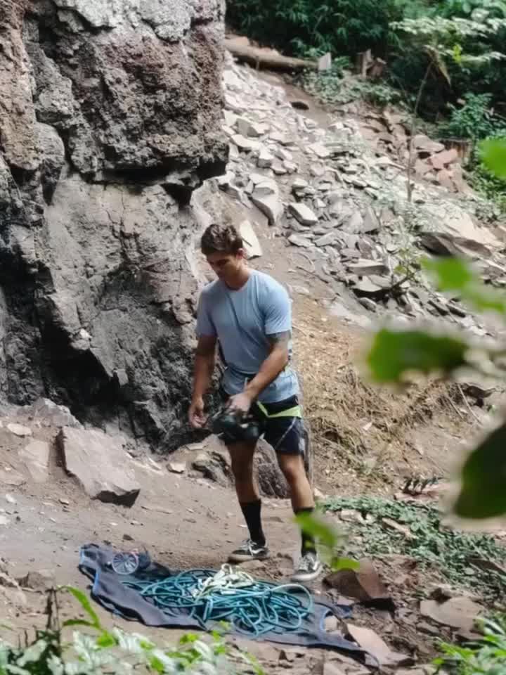 Carousel post from liveoficial.