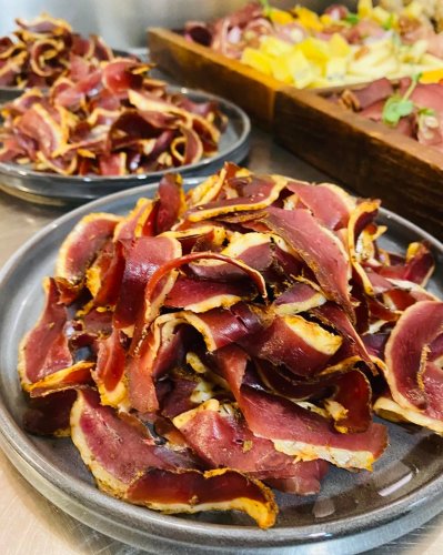 Carousel post from miditreizepontarlier.