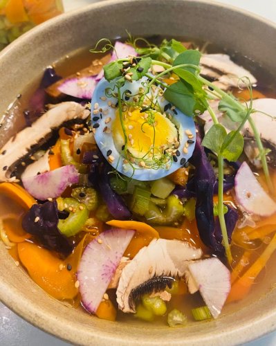 Carousel post from miditreizepontarlier.