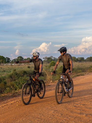 Carousel post from liveoficial.