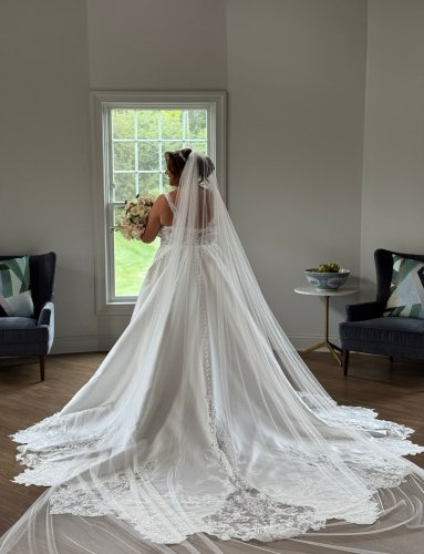 Carousel post from thecurvybridenj.