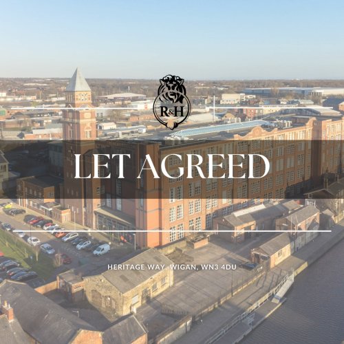 Photo post from reganhallworth.