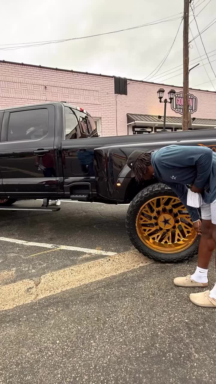 Video post from reddirthatco.