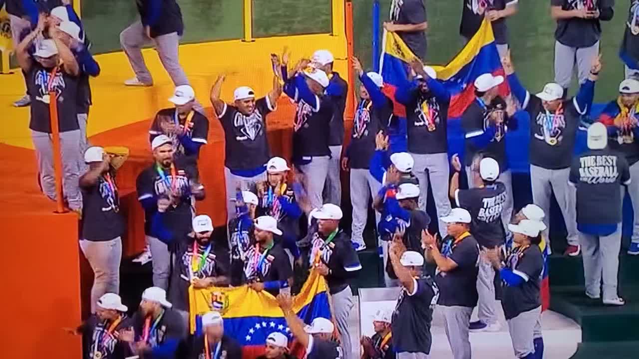 Video post from adrianaazzias.