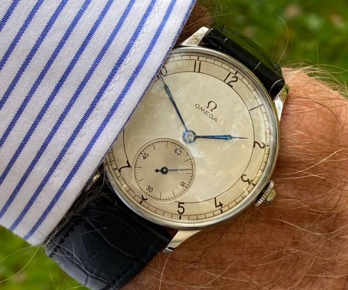 Carousel post from schoenesammleruhren.