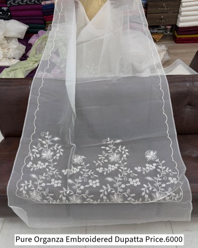 Carousel post from akbar_fabrics_.