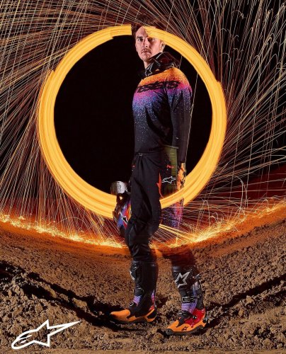 Photo post from motomax.