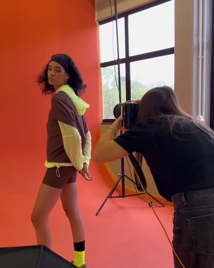 Carousel post from liveoficial.