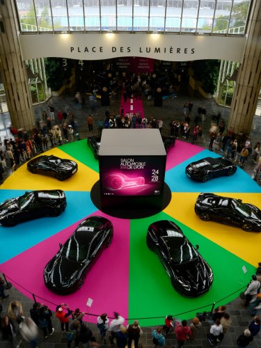 Carousel post from salonautolyon.