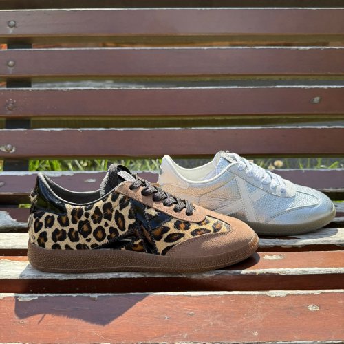 Carousel post from almareafootwear.