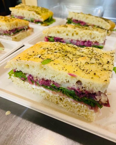 Carousel post from miditreizepontarlier.