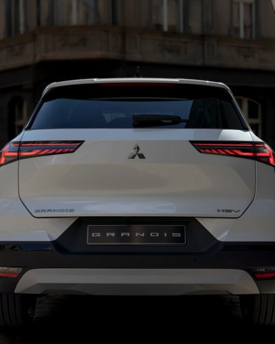 Carousel post from salonautolyon.