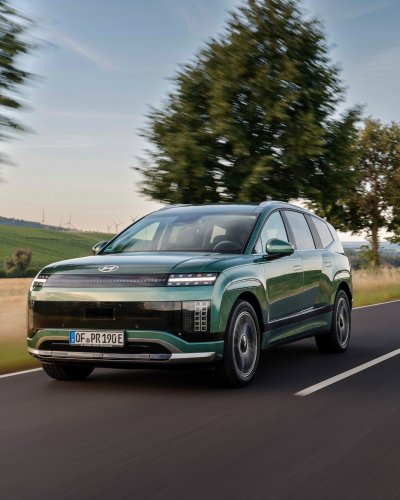 Carousel post from salonautolyon.