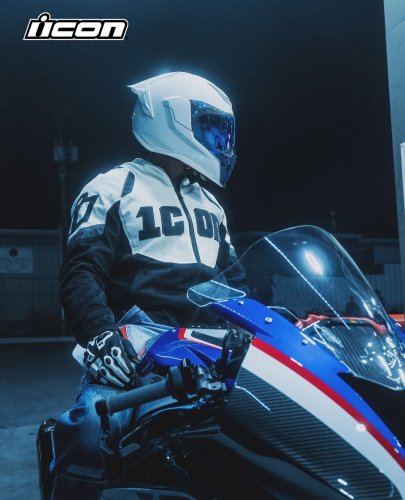 Photo post from motomax.