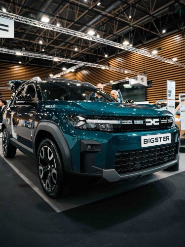 Carousel post from salonautolyon.