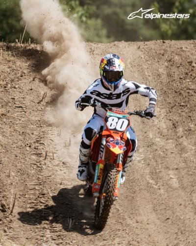 Photo post from motomax.