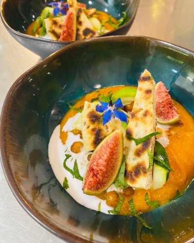 Carousel post from miditreizepontarlier.