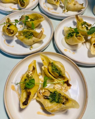 Carousel post from miditreizepontarlier.