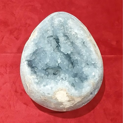 Carousel post from lemondemagiquedescristaux.