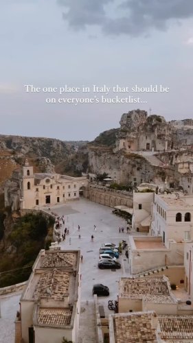 Video post from bluesky.escapes.