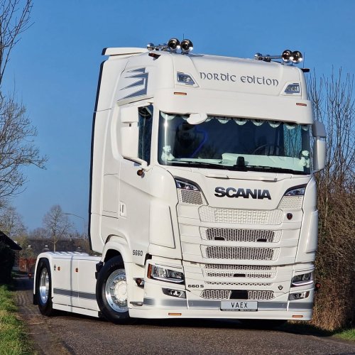 Carousel post from vaexthetrucktraders.