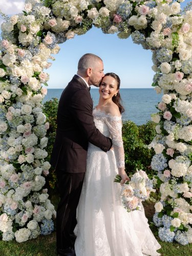 Carousel post from lelitebridal.