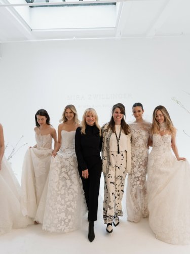 Carousel post from lelitebridal.