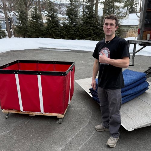 Carousel post from fivecollegemovers.