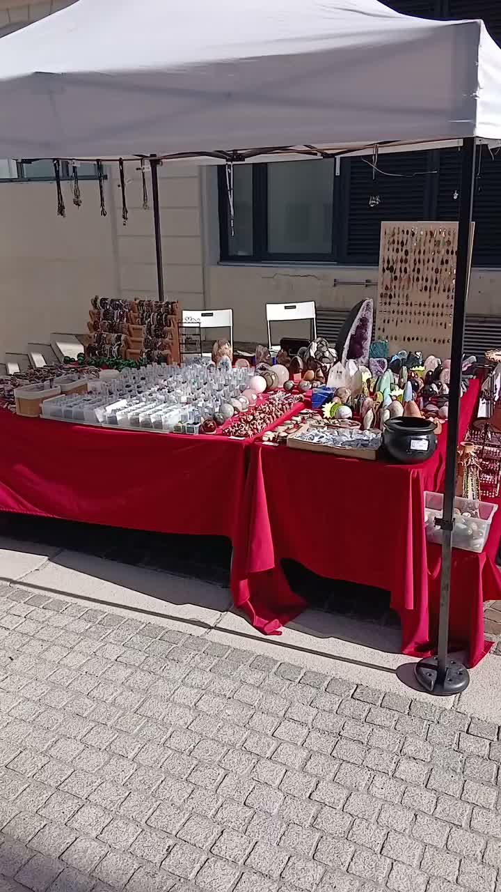 Video post from lemondemagiquedescristaux.
