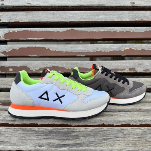 Carousel post from almareafootwear.