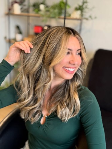 Carousel post from trindadehairstylist.