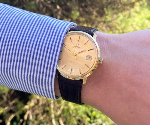 Carousel post from schoenesammleruhren.