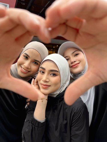 Carousel post from galeriariani.