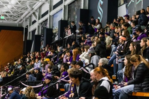 Carousel post from uw_icehockey.
