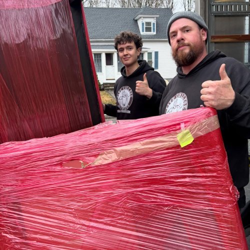 Carousel post from fivecollegemovers.